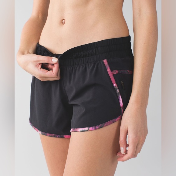 Lululemon Tracker Short III Black / Poppy Petals Berry Rumble Multi Berry Rumble - Picture 1 of 9